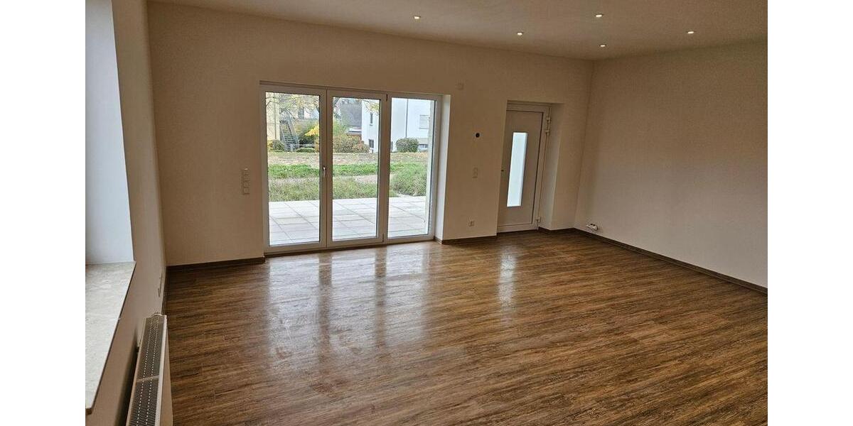 Schöne große 3 Zimmer-Wohnung mit Terrasse und Garten 3 zimmer