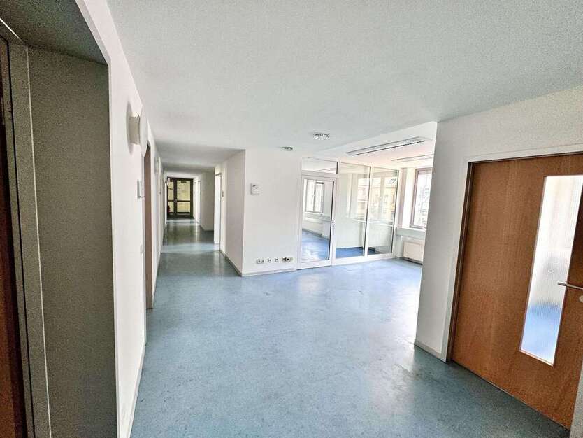 Büro in Kaiserslautern 1.550 € 180.06 m²