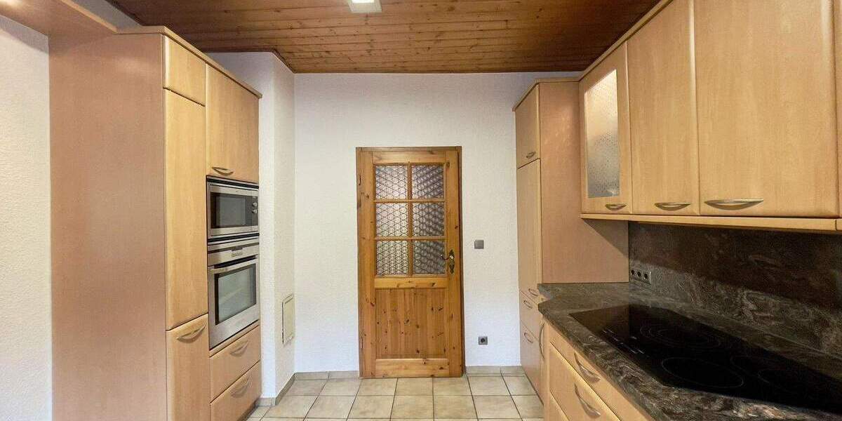 Doppelhaushälfte Bad Dürkheim - 5 Zimmer, 170 m&sup2;, 1.500&euro; | Angebot:25337387