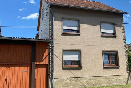 Einfamilienhaus mit Nebengebäuden