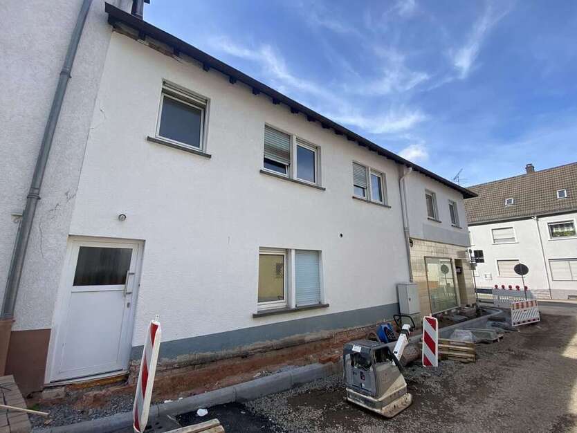 Haus zum Kaufen in Pirmasens 89.000 € 160 m²