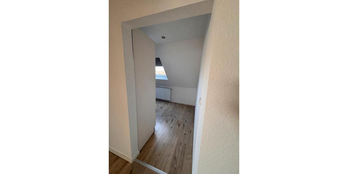 Dachgeschoßwohnung Mackenbach - 2 Zimmer, 67 m&sup2;, 900&euro; | Angebot:26271418