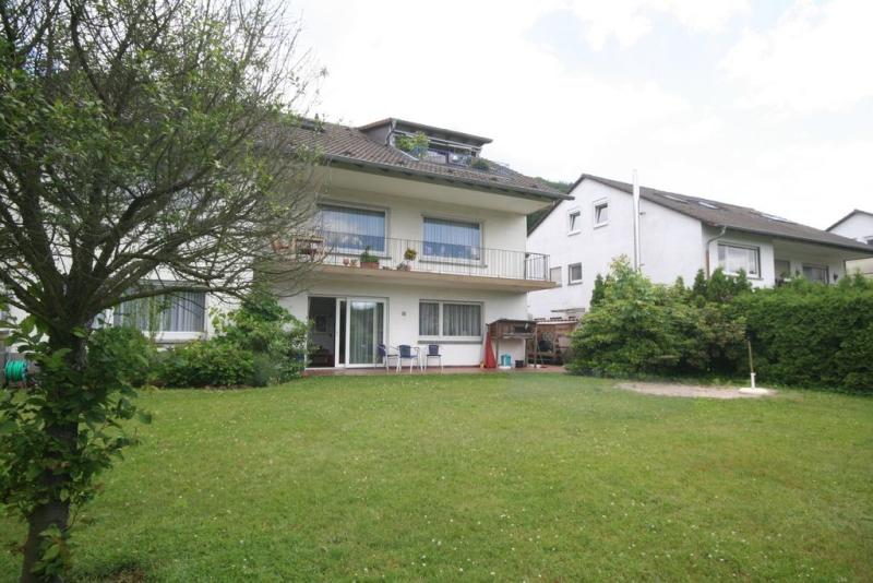 ObjNr:19541 - Dachgeschosswohnung mit Stellplatz und tolelr Aussicht 3 zimmer