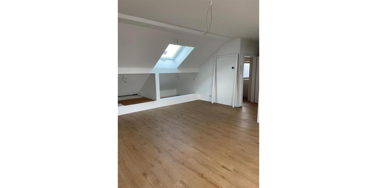 Dachgeschoßwohnung Rodenbach - 3 Zimmer, 77 m&sup2;, 900&euro; | Angebot:26166256