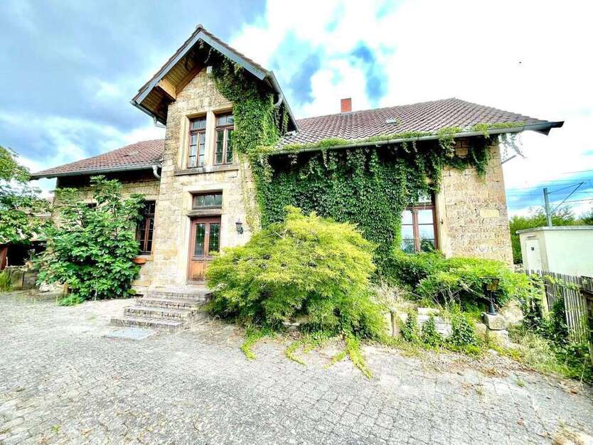 Haus zum Kaufen in Neustadt an der Weinstraße 290.000 € 195 m²