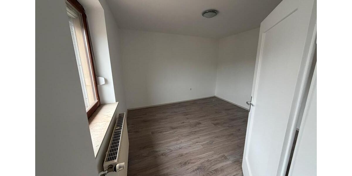 Einfamilienhaus Rockenhausen - 11 Zimmer, 225 m&sup2;, 260.000&euro; | Angebot:26128721