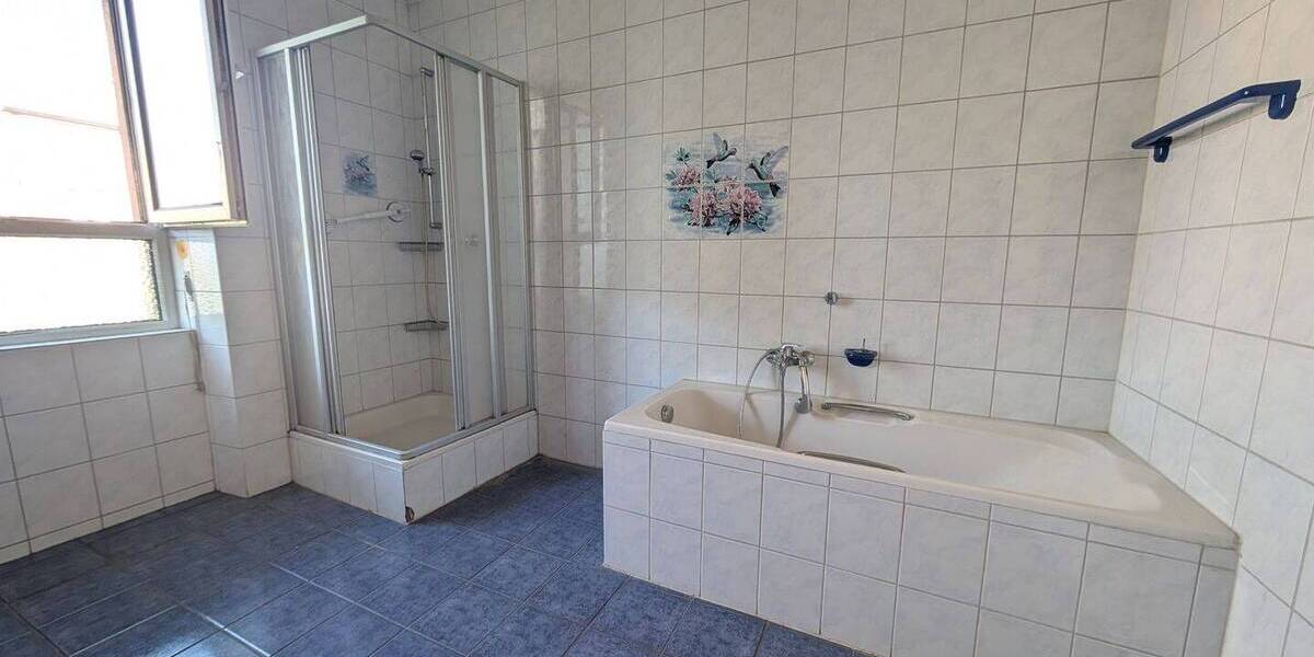 Mehrfamilienhaus, Wohnhaus Kaiserslautern Innenstadt - 9 Zimmer, 202 m&sup2;, 285.000&euro; | Angebot:26309369