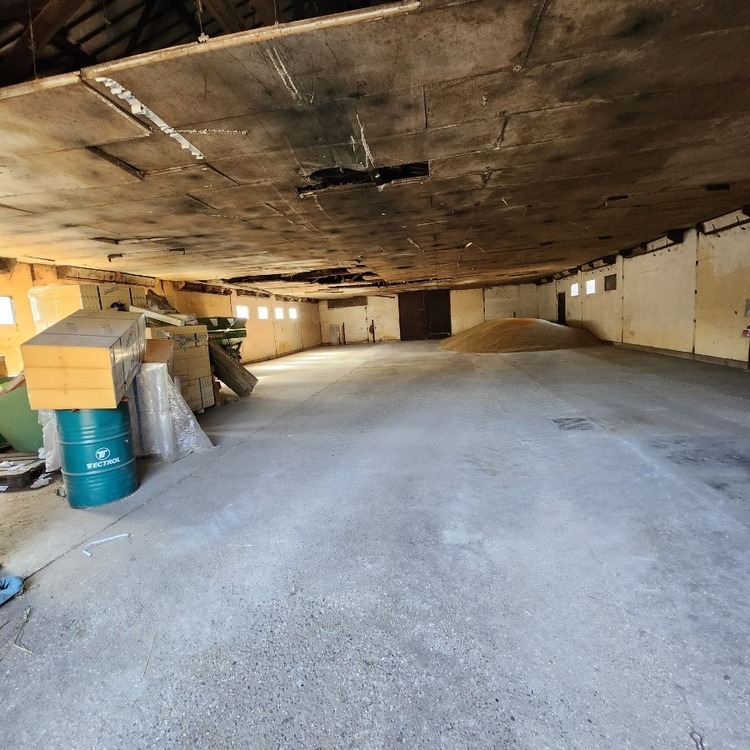 Gewerbehalle im Mischgebiet von Horschbach zu verkaufen
