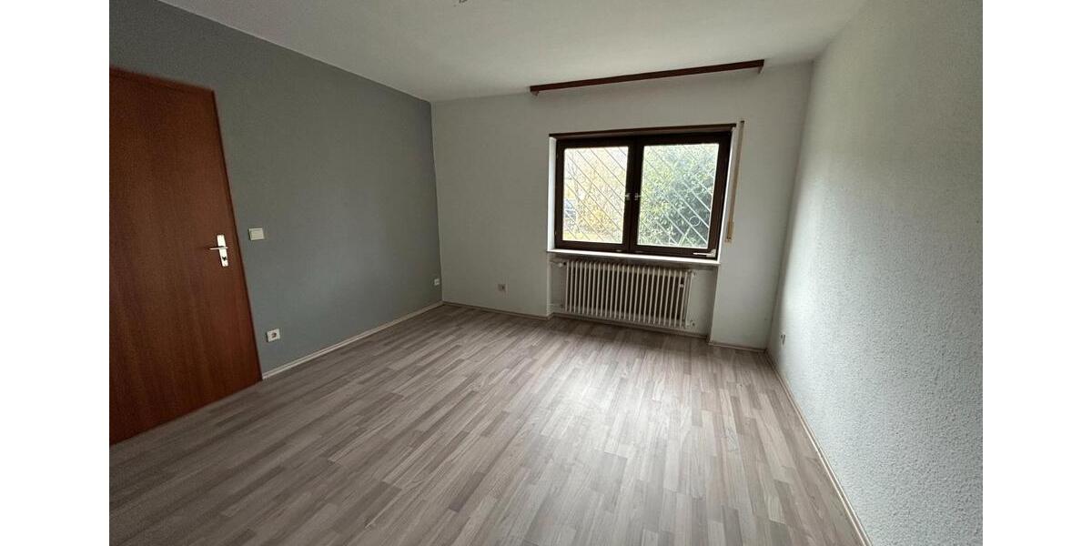 Etagenwohnung Kirchheimbolanden - 7 Zimmer, 200 m&sup2;, 2.000&euro; | Angebot:25978900