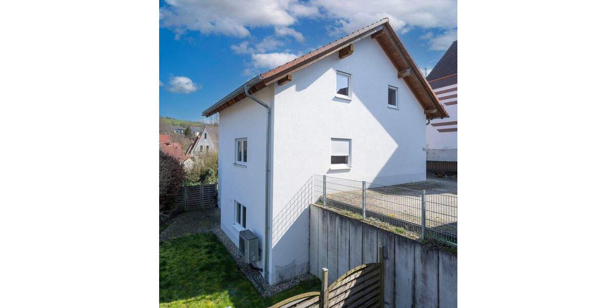 Einfamilienhaus Kaiserslautern Hohenecken - 7 Zimmer, 215 m&sup2;, 2.500&euro; | Angebot:25760514