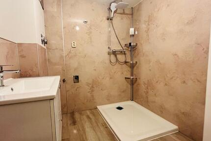 Neustadt - freie, gut geschnittene und frisch renovierte 2 Zimmerwohnung - Loggia - TG-Platz - zentrumsnah 2 zimmer