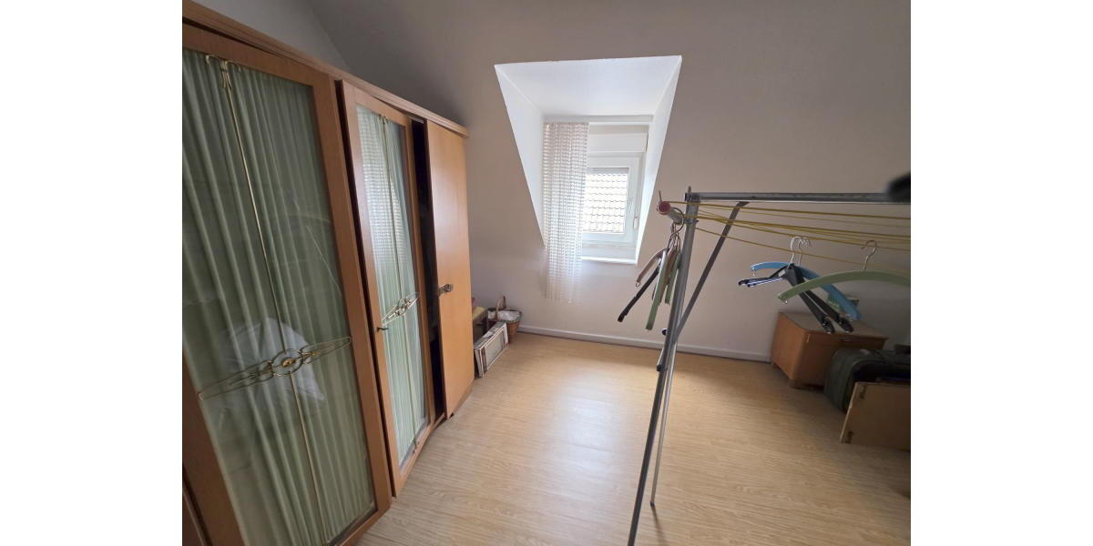 ObjNr:19753 - Liebenswürdige Doppelhaushälfte mit Garten im Dornröschenschlaf 5 zimmer