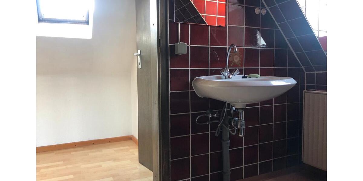 Dachgeschoßwohnung Kaiserslautern - 1 Zimmer, 38 m&sup2;, 365&euro; | Angebot:26349312