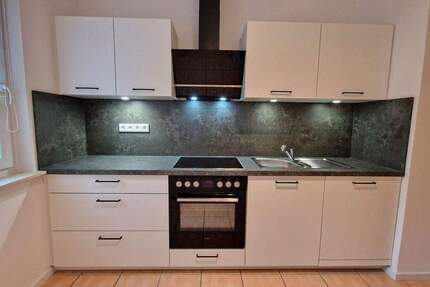 Moderne möblierte Wohnung, 2ZBK, Balkon, Stellplatz, inkl Küche 2 zimmer