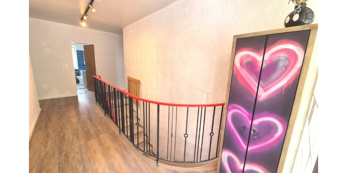 Ein-Zwei-Familien unter einem Dach – liebevoll renoviertes, freistehendes Zuhause mit Charakter - Zweifamilienhaus Linden Landkreis Kaiserslautern | Angebot:21577941