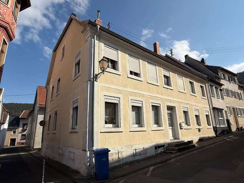 Haus zum Kaufen in Lambrecht 175.000 € 258 m²