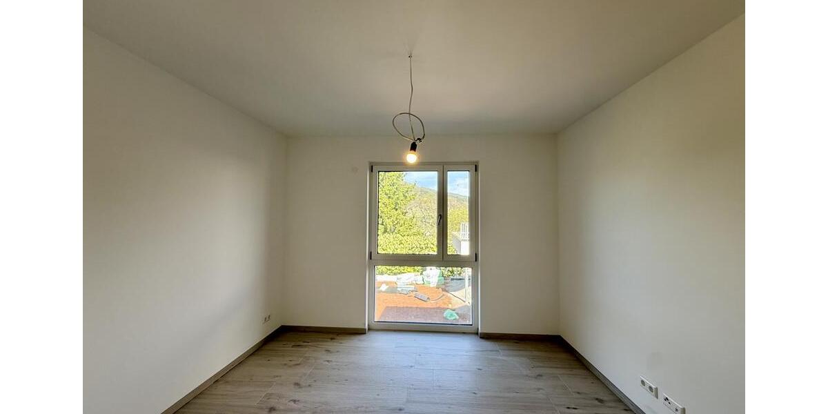 Etagenwohnung Neustadt an der Weinstraße Diedesfeld - 4 Zimmer, 142 m&sup2;, 2.273&euro; | Angebot:26101950