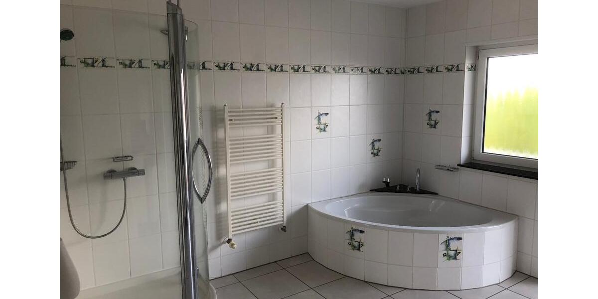 Doppelhaushälfte Mehlingen - 7 Zimmer, 280 m&sup2;, 2.300&euro; | Angebot:26544408