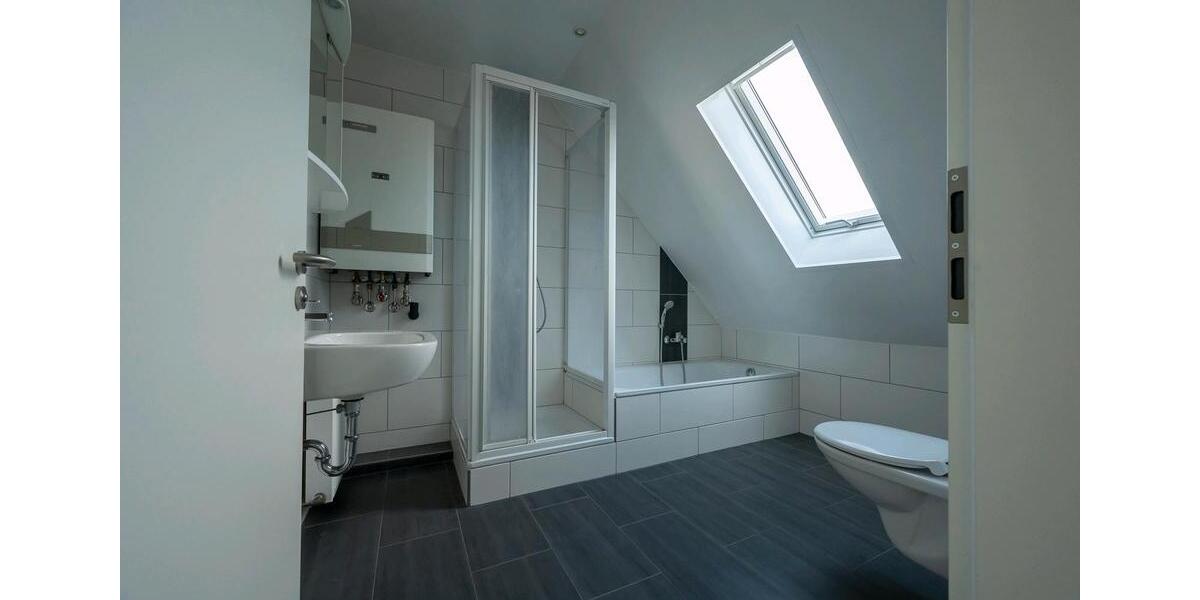 Dachgeschoßwohnung Ramstein-Miesenbach Miesenbach - 3 Zimmer, 91 m&sup2;, 910&euro; | Angebot:25305845