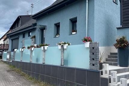 Grosses Einfamilien Haus mit Bauland 14 zimmer