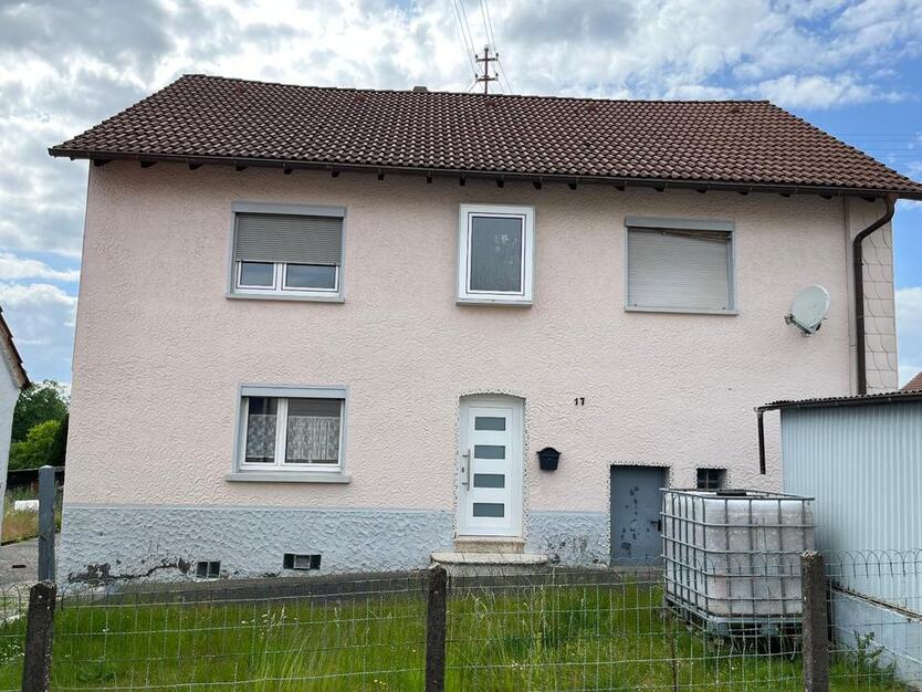 Großzügiges Einfamilienhaus mit Garage, Garten und Schuppen