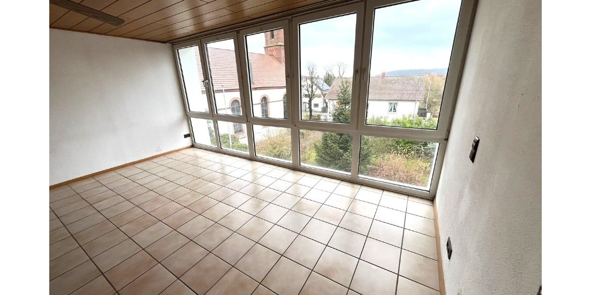 Attraktive Dachgeschosswohnung mit sonniger Terrasse - Dachgeschoßwohnung Enkenbach | Angebot:26236757