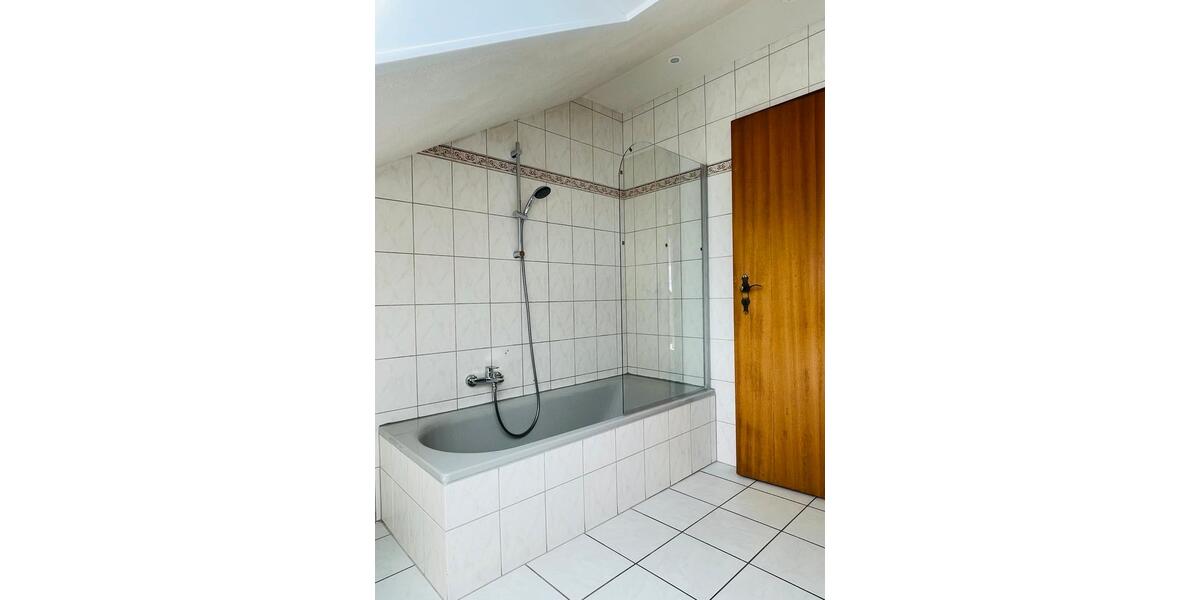 Dachgeschoßwohnung Gries - 4 Zimmer, 84 m&sup2;, 880&euro; | Angebot:26320361