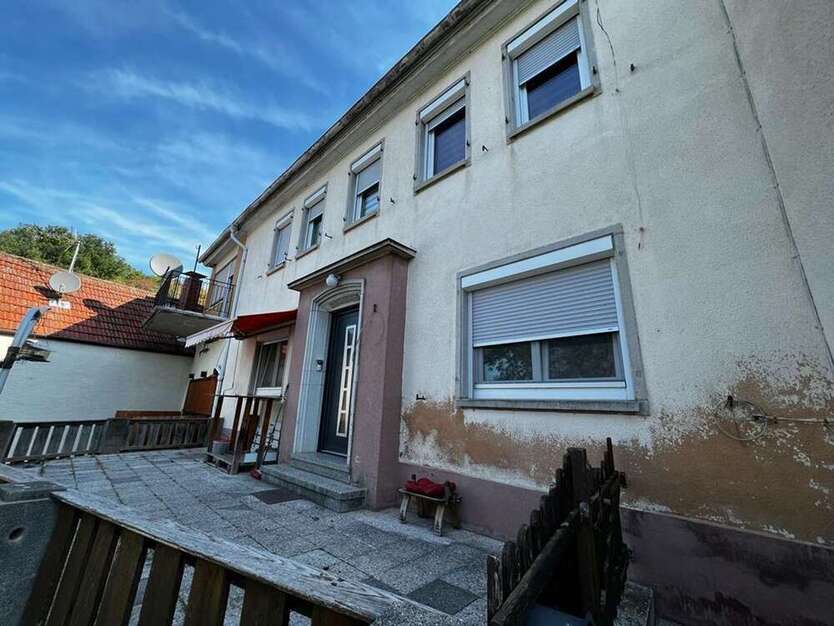 Haus zum Mieten in Adenbach 900 € 225 m²