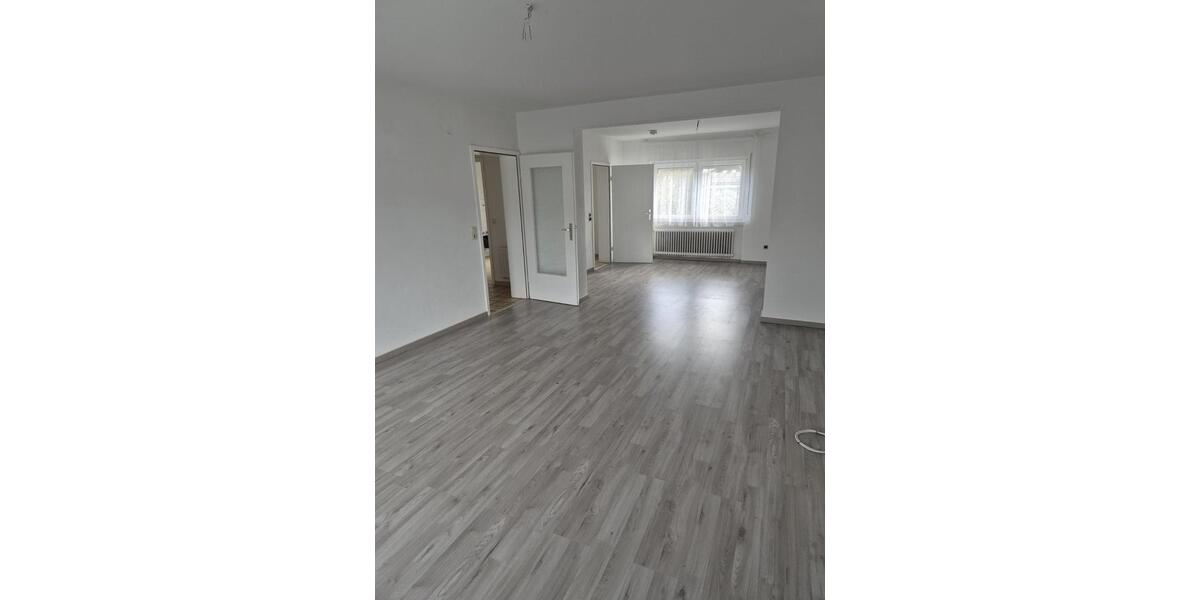 Geräumige 3 Zimmer Wohnung im 1. OG 3 zimmer