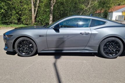 Ford Mustang 13.000 km 52.950 &euro; Bann 66851