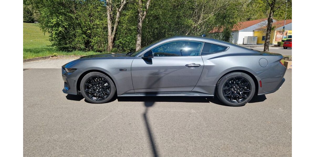 Ford Mustang 13.000 km 56.500 &euro; Bann 66851