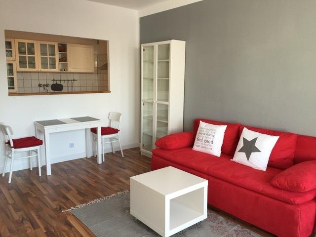 Sanierte Wohnung in Seebach-Klimaanlage, Balkon, EBK, Badewanne!