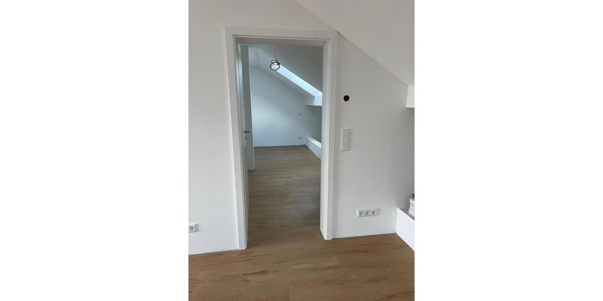 Dachgeschoßwohnung Rodenbach - 3 Zimmer, 77 m&sup2;, 900&euro; | Angebot:26166256