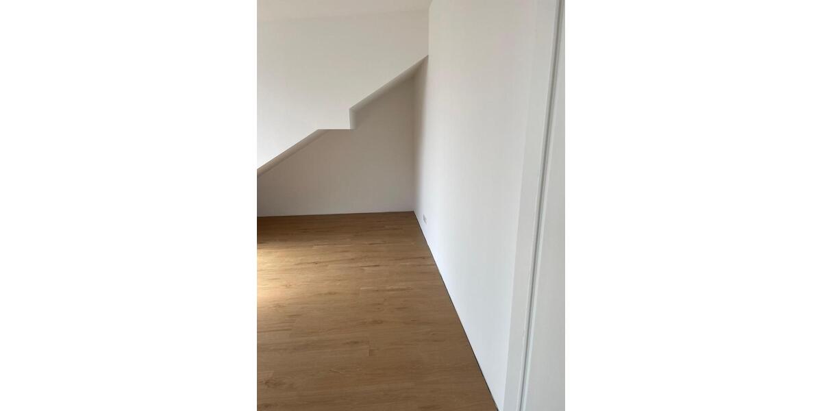 Dachgeschoßwohnung Rodenbach - 3 Zimmer, 77 m&sup2;, 900&euro; | Angebot:26166256