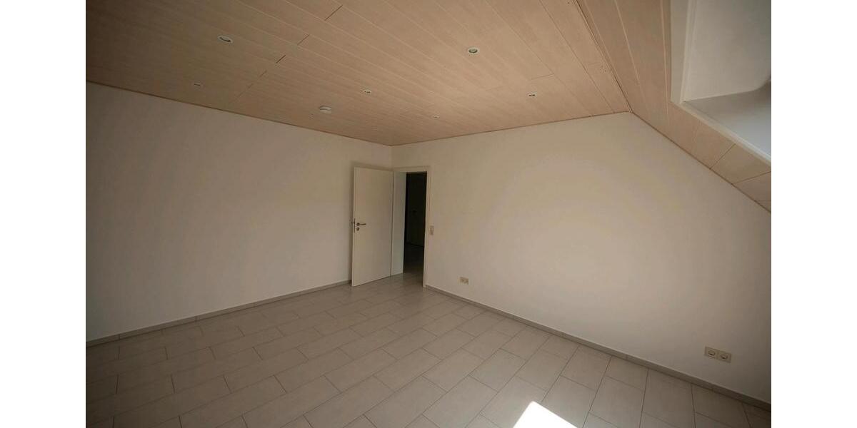 Dachgeschoßwohnung Ramstein-Miesenbach Miesenbach - 3 Zimmer, 91 m&sup2;, 910&euro; | Angebot:25305845