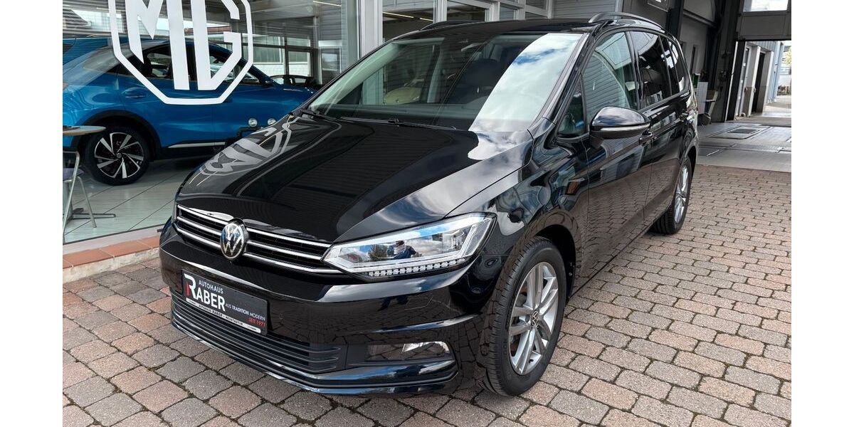 VW Touran 9.359 km 32.890 &euro; Neustadt 67433