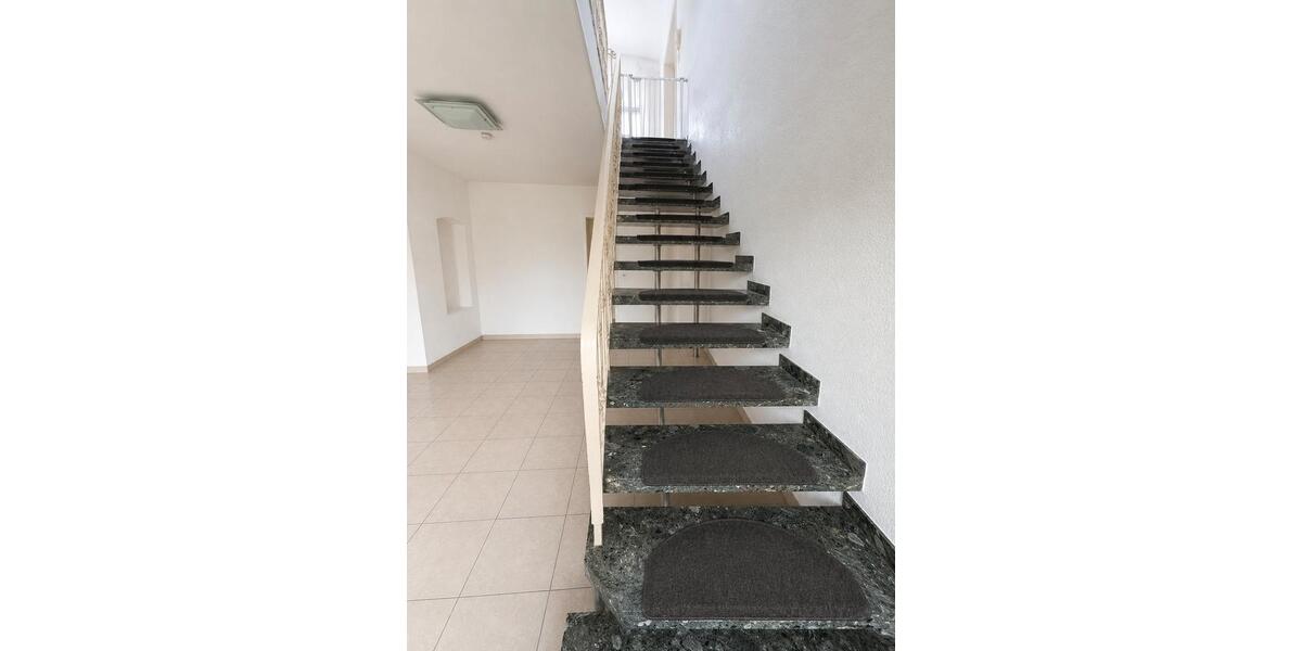 Erdgeschoßwohnung Kaiserslautern Einsiedlerhof - 4 Zimmer, 150 m&sup2;, 1.400&euro; | Angebot:26664228