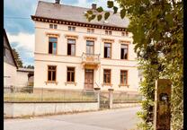 Historisches Anwesen- teilmodernisiert, ausbaufähig