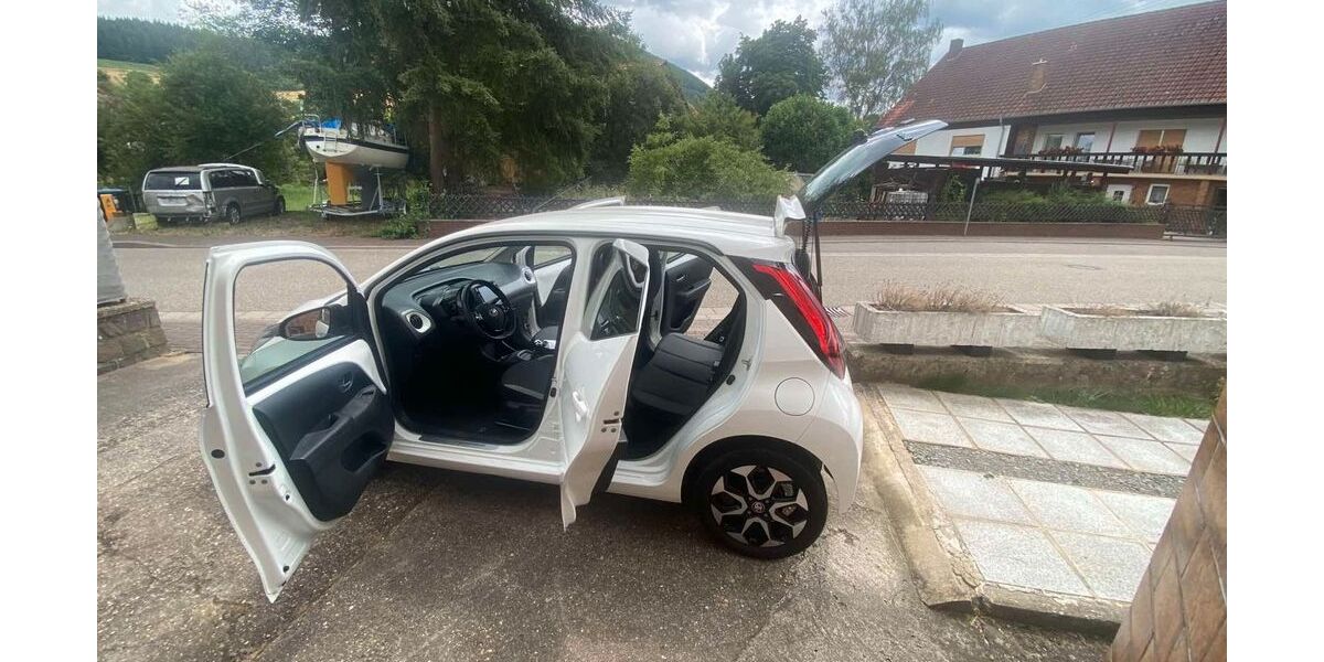 Toyota Aygo (X) 51.428 km 10.000 &euro; Oberweiler im Tal 67756