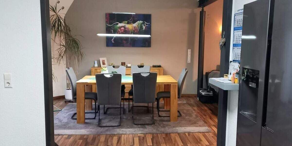 Einfamilienhaus mit Balkon, Terrasse, Garten und Garage, kernsaniert + renoviert (bei Ausbau DG + ca.40 m² Wfl) in Rodalben - Waldrandlage 4 zimmer