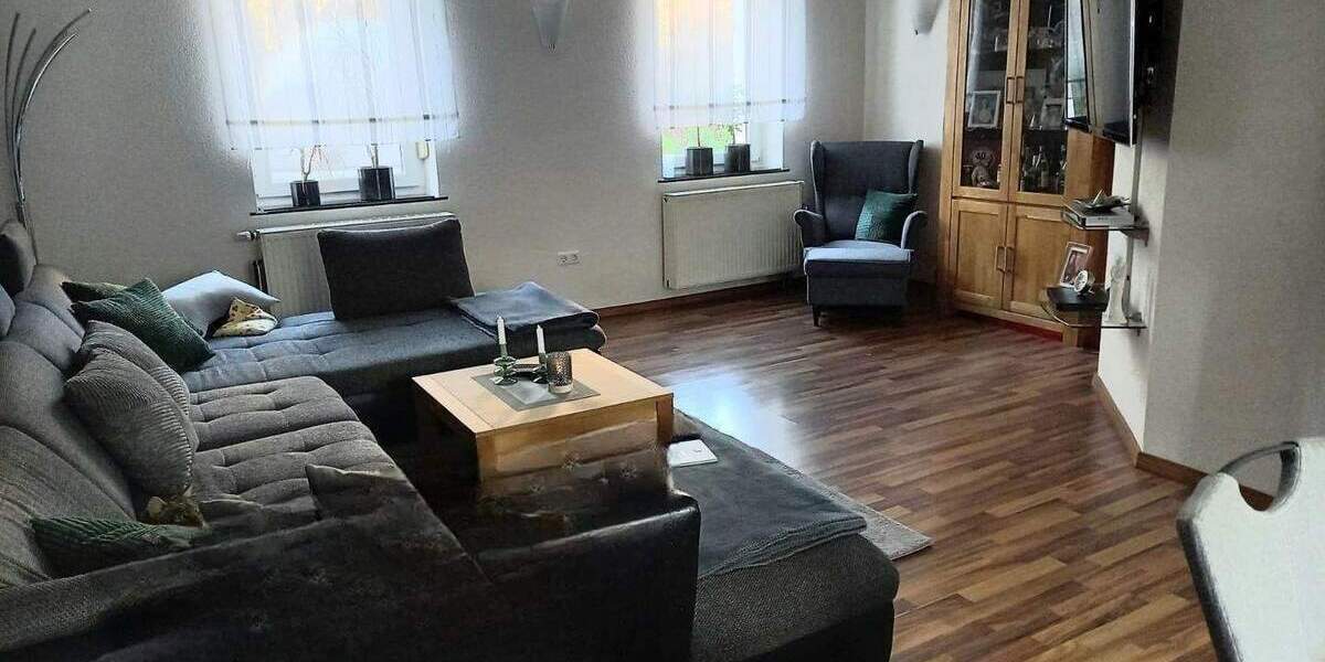 Wohnhaus in Top Zustand (kernsaniert + renoviert) mit Balkon, Terrasse, Garten und Garage (+ bei Ausbau DG ca.40 m² Wfl) in Rodalben-Waldrandlage 4 zimmer