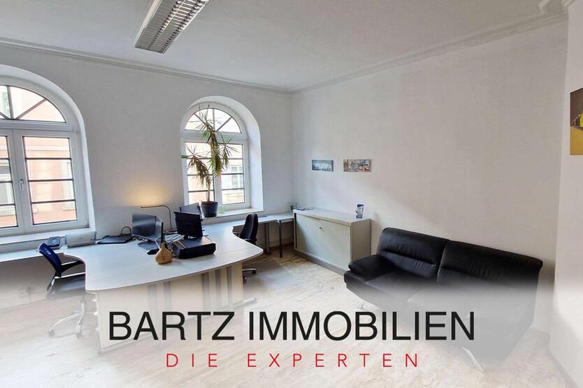 1 Raum im Gemeinschaftsbüro mit 1 Stellplatz mitten im Zentrum von Neustadt