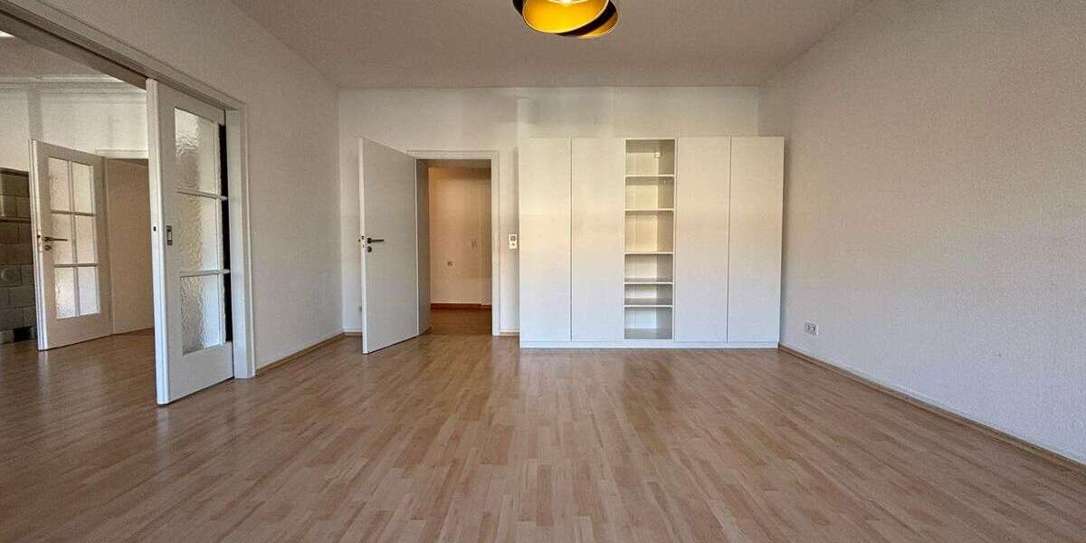 Etagenwohnung Kaiserslautern Betzenberg - 2 Zimmer, 126 m&sup2;, 1.250&euro; | Angebot:26749241