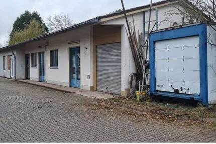 WERKSTATT UND LAGERHALLE mit großem AREAL zimmer