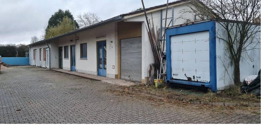 WERKSTATT UND LAGERHALLE mit großem AREAL zimmer
