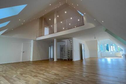 4-Zimmer-Maisonette-Wohnung + exklusiver Küche, auf zwei Etagen und tollem Blick ins Grüne zimmer