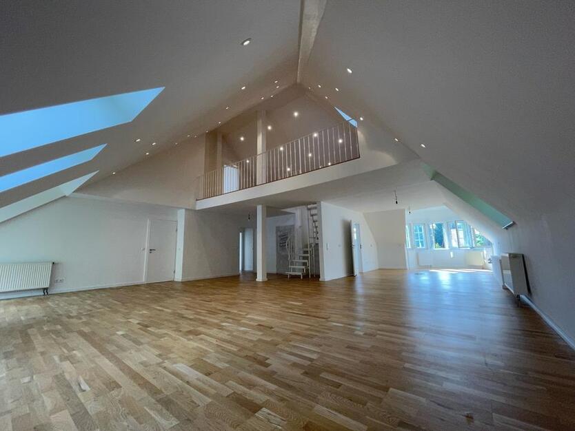 4-Zimmer-Maisonette-Wohnung + exklusiver Küche, auf zwei Etagen und tollem Blick ins Grüne zimmer