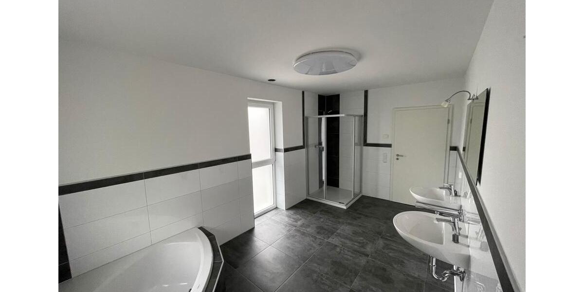 Doppelhaushälfte Kaiserslautern - 4 Zimmer, 166 m&sup2;, 2.000&euro; | Angebot:26609449