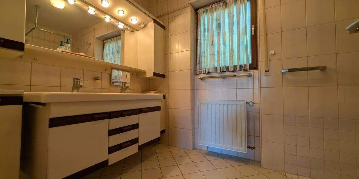 Einfamilienhaus Kaiserslautern Innenstadt - 7 Zimmer, 186 m&sup2;, 243.000&euro; | Angebot:25899420