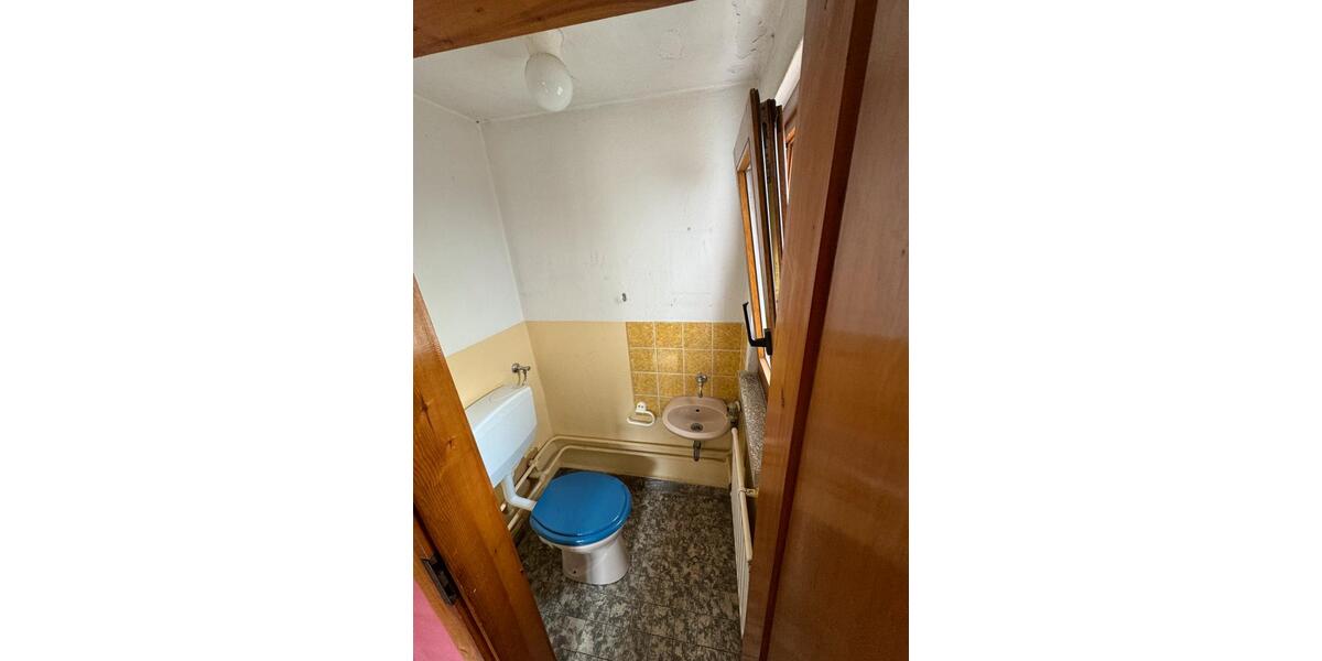 Einfamilienhaus Wolfstein - 8 Zimmer, 180 m&sup2;, 1.050&euro; | Angebot:26356081